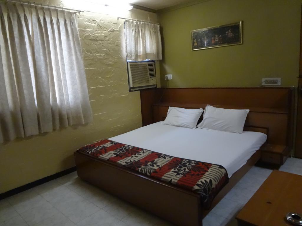 Hotel Happy Home Мумбай Екстериор снимка