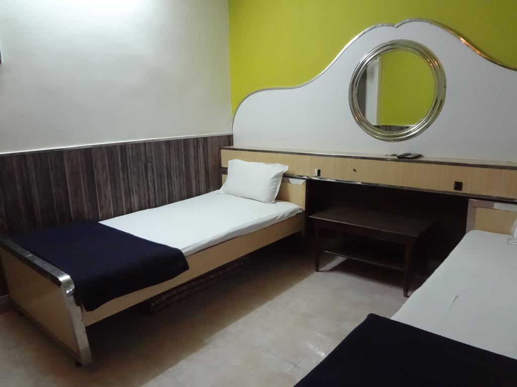Hotel Happy Home Мумбай Екстериор снимка
