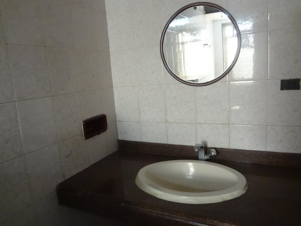 Hotel Happy Home Мумбай Екстериор снимка