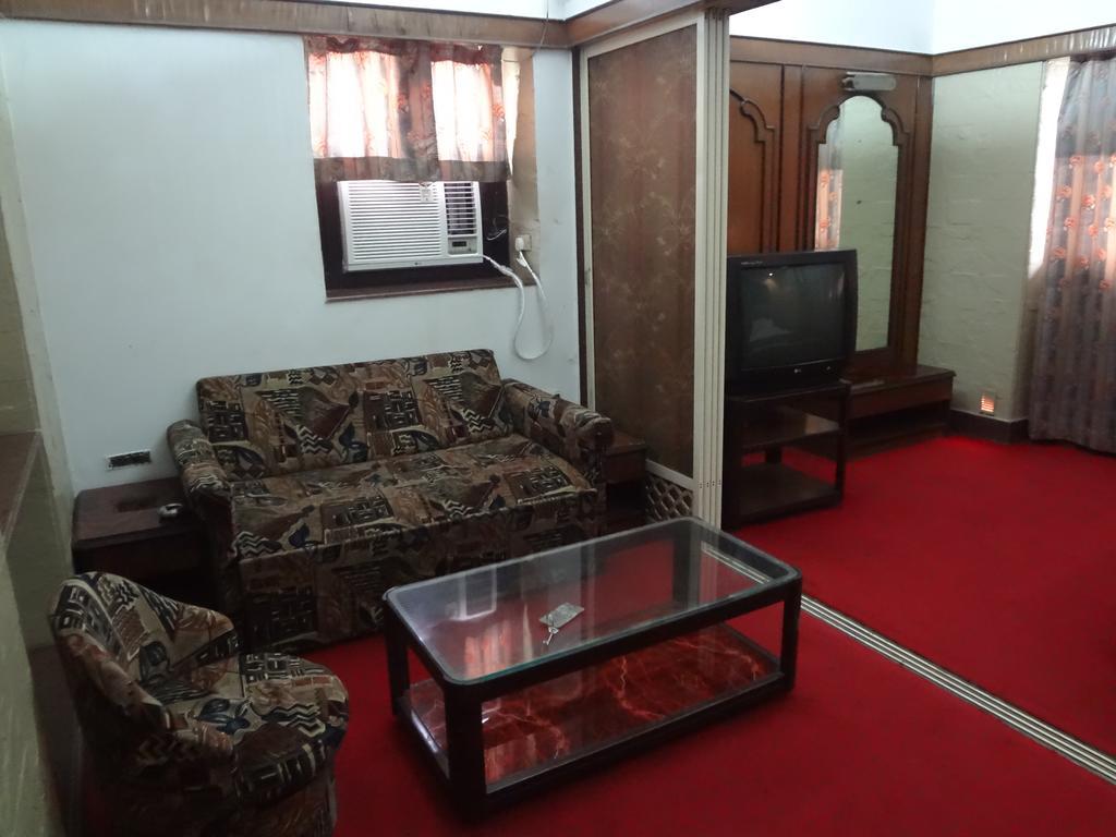 Hotel Happy Home Мумбай Екстериор снимка