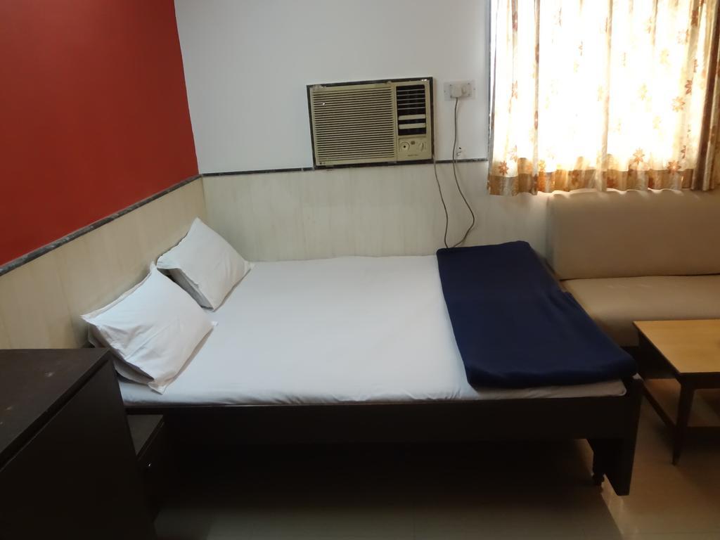 Hotel Happy Home Мумбай Екстериор снимка
