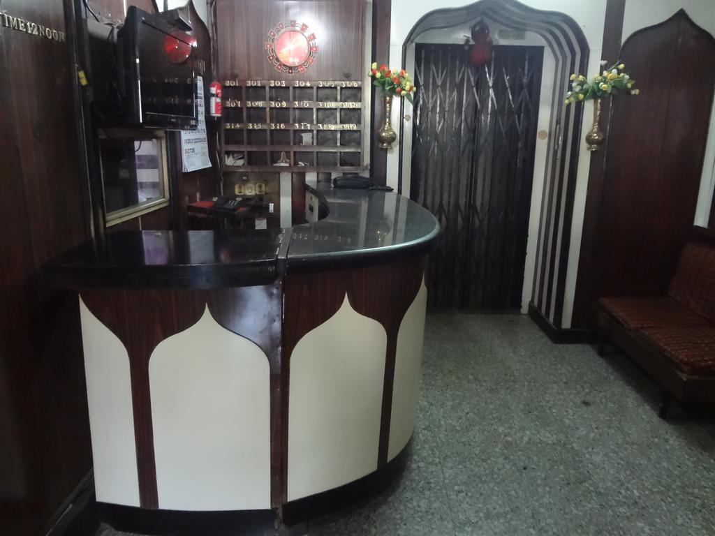 Hotel Happy Home Мумбай Екстериор снимка