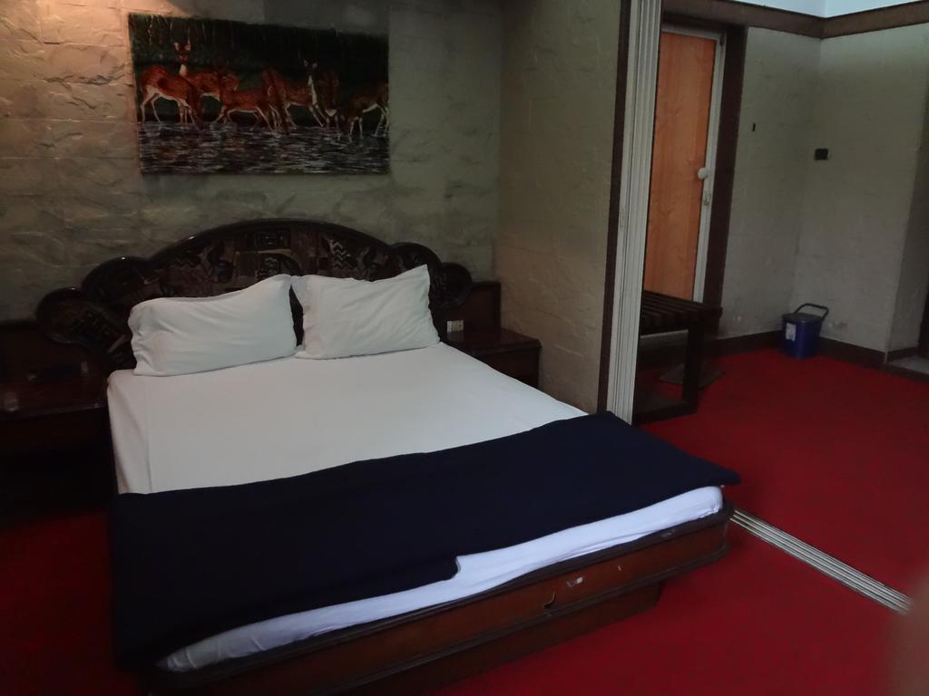 Hotel Happy Home Мумбай Екстериор снимка
