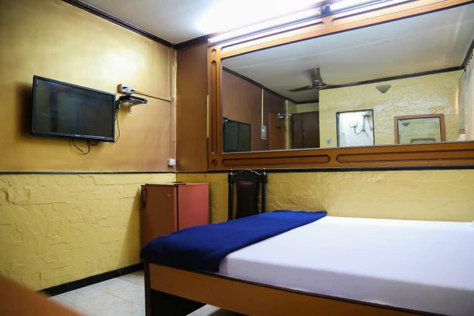 Hotel Happy Home Мумбай Екстериор снимка