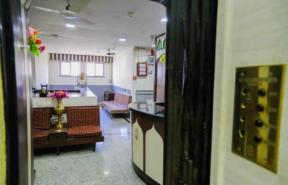 Hotel Happy Home Мумбай Екстериор снимка