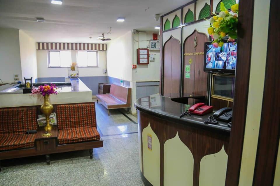 Hotel Happy Home Мумбай Екстериор снимка