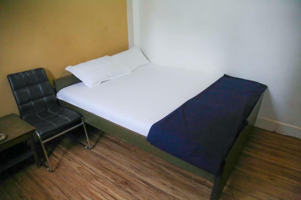 Hotel Happy Home Мумбай Екстериор снимка
