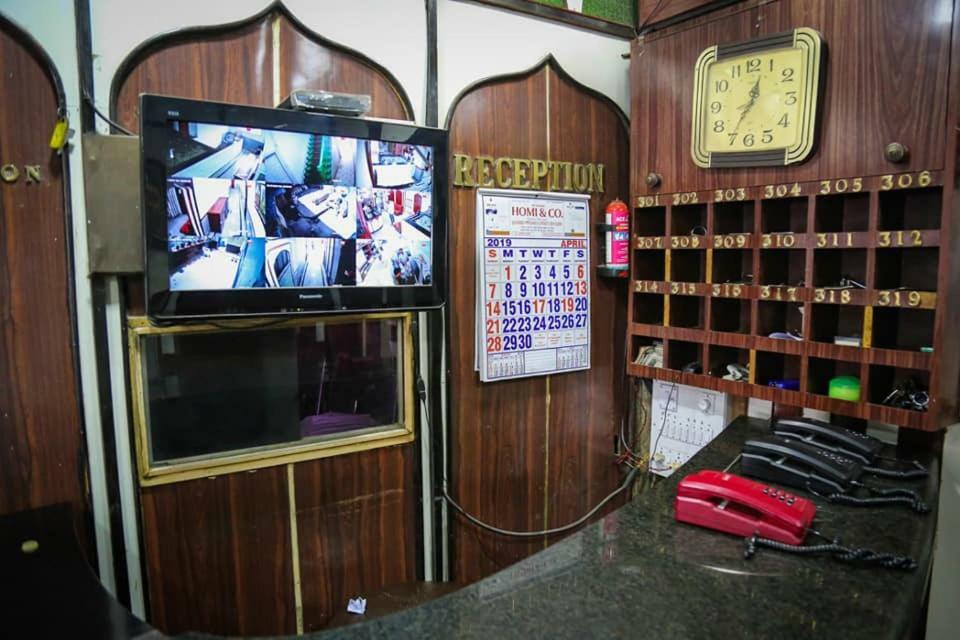 Hotel Happy Home Мумбай Екстериор снимка
