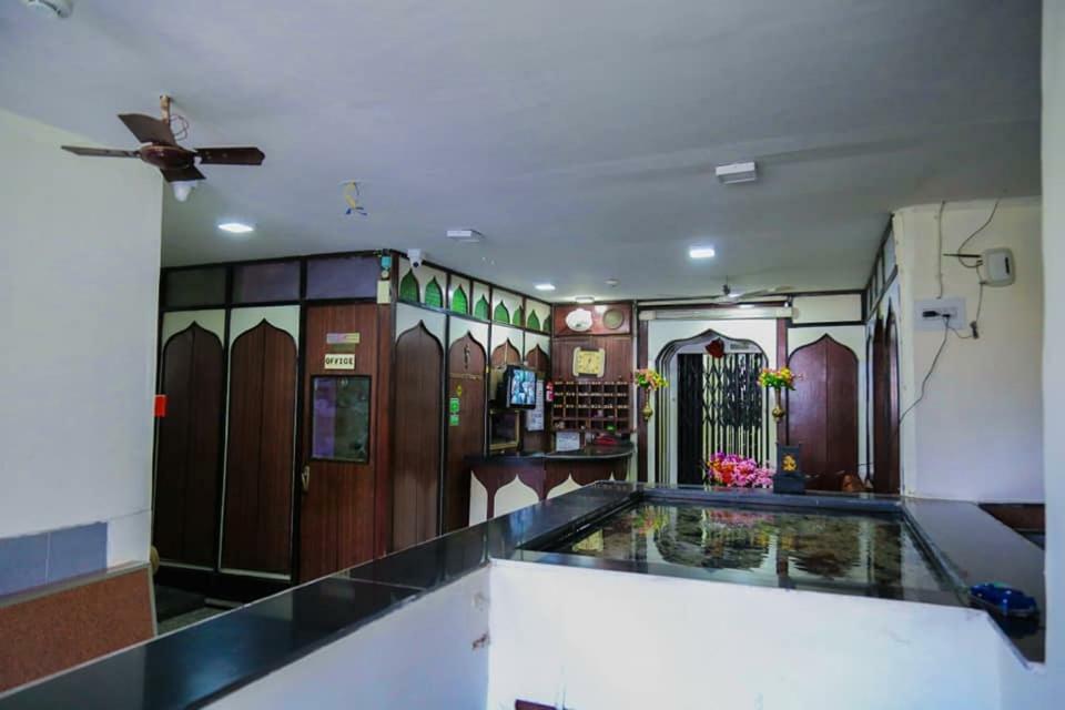 Hotel Happy Home Мумбай Екстериор снимка
