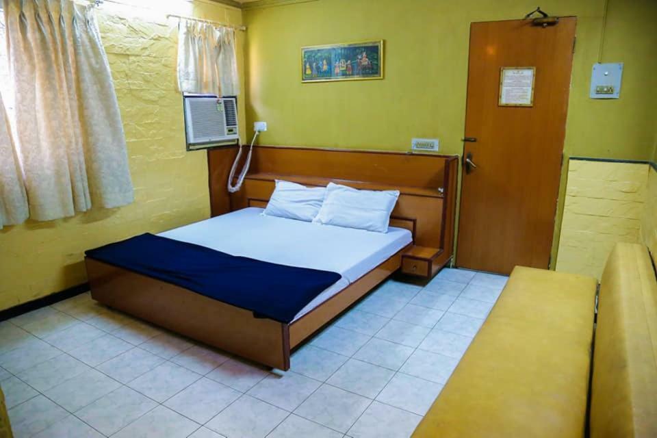 Hotel Happy Home Мумбай Екстериор снимка