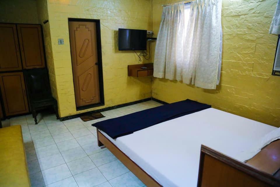 Hotel Happy Home Мумбай Екстериор снимка