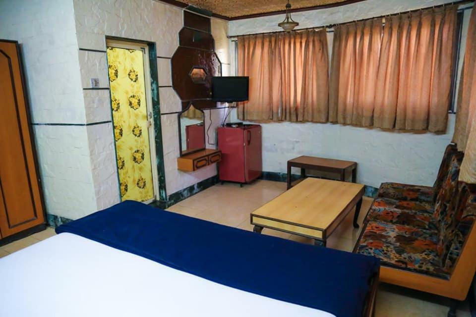Hotel Happy Home Мумбай Екстериор снимка